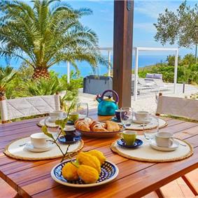 2 bedroom villa with jacuzzi & sea views, near Castellammare del Golfo, sleeps  4-5